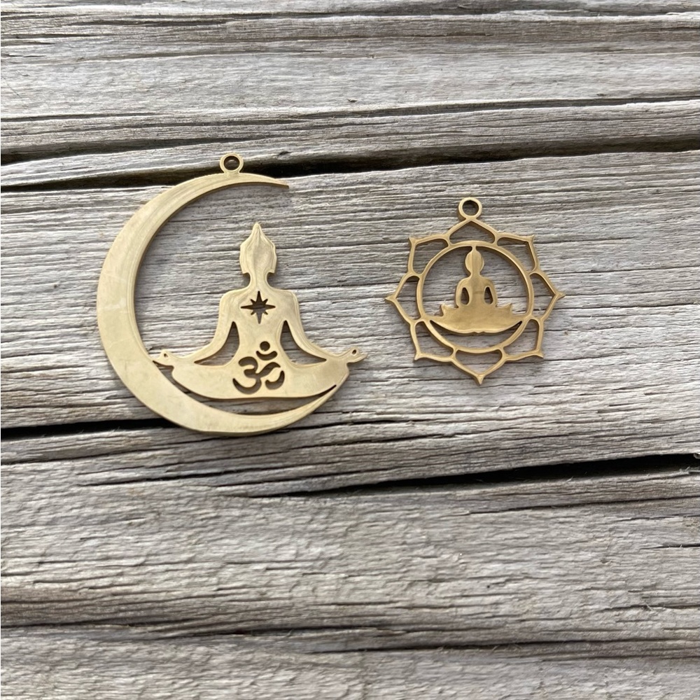 Gold Yoga Pendant Set